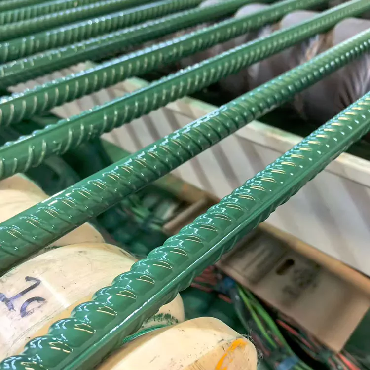 Обложени ситно валани челични шипки со навој